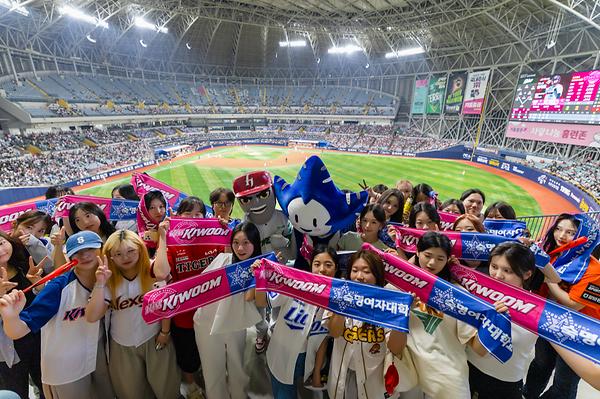 고척돔에서 뭉친 두 '히어로즈'…끝내기 홈런으로 '숙명여대 데이' 빛났다